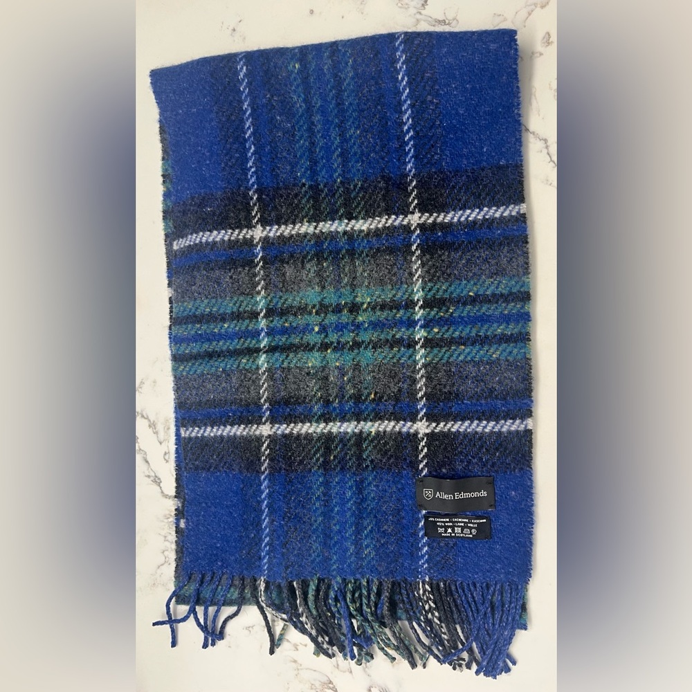 Allen Edmonds Elliot modern tartan Lambswool scarf